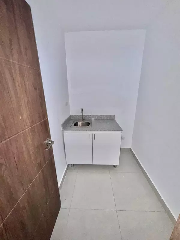 oficinas y locales comerciales - Local Comercial Nuevo en Alquiler – La Julia 8