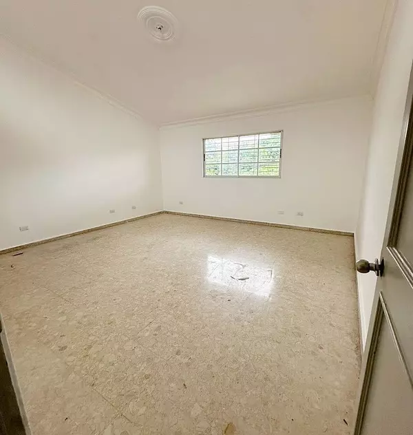 casas - Propiedad comercial en Alquiler  4
