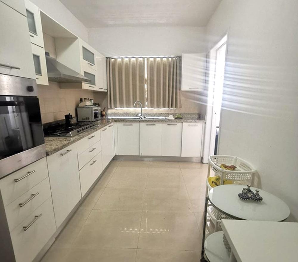 apartamentos - ALQUILO EN TORRE FAMILIAR APART. AMUEBLADO 3HAB. 8