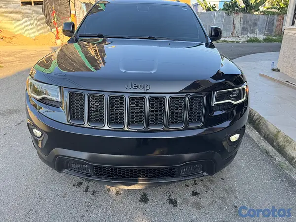 jeepetas y camionetas - Venta Jeep grand cherokee Laredo 2014 excelentes c 4
