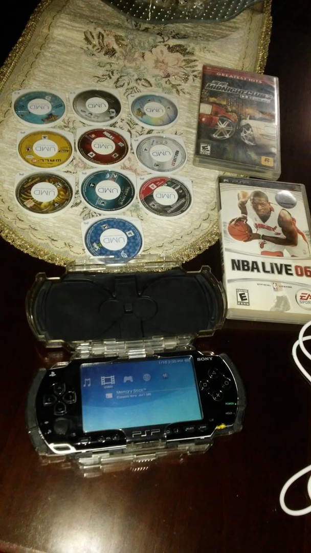 consolas y videojuegos - PSP con 12 juegos y accesorios 