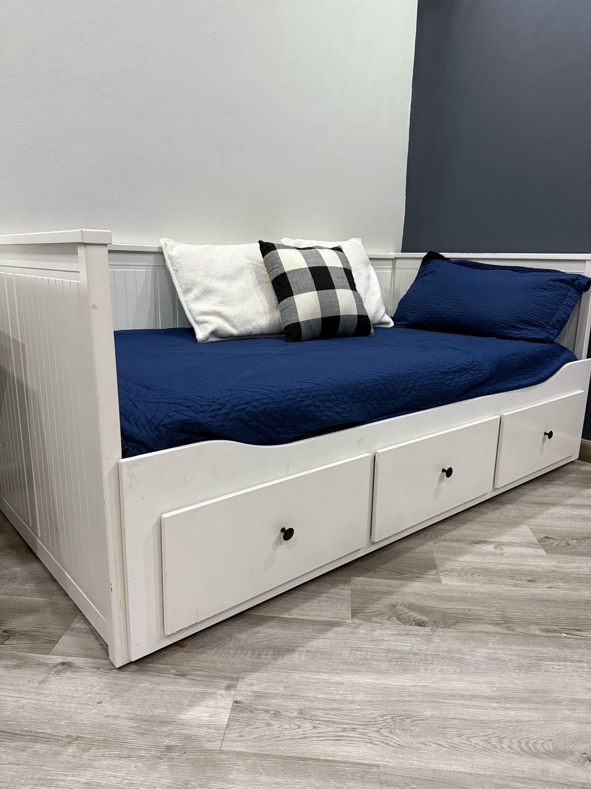 muebles y colchones - vendo cama de IKEA twin extendible a dos camas. ideal para recibir visitas.  3