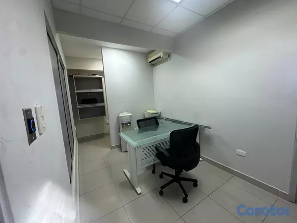 oficinas y locales comerciales - Alquilo local en Ensanche Julieta ideal para consultorio, excelente Plaza 3