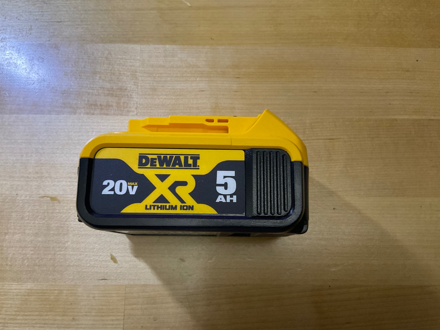 plantas e inversores - Bateria Dewalt 20V 5 amperes.