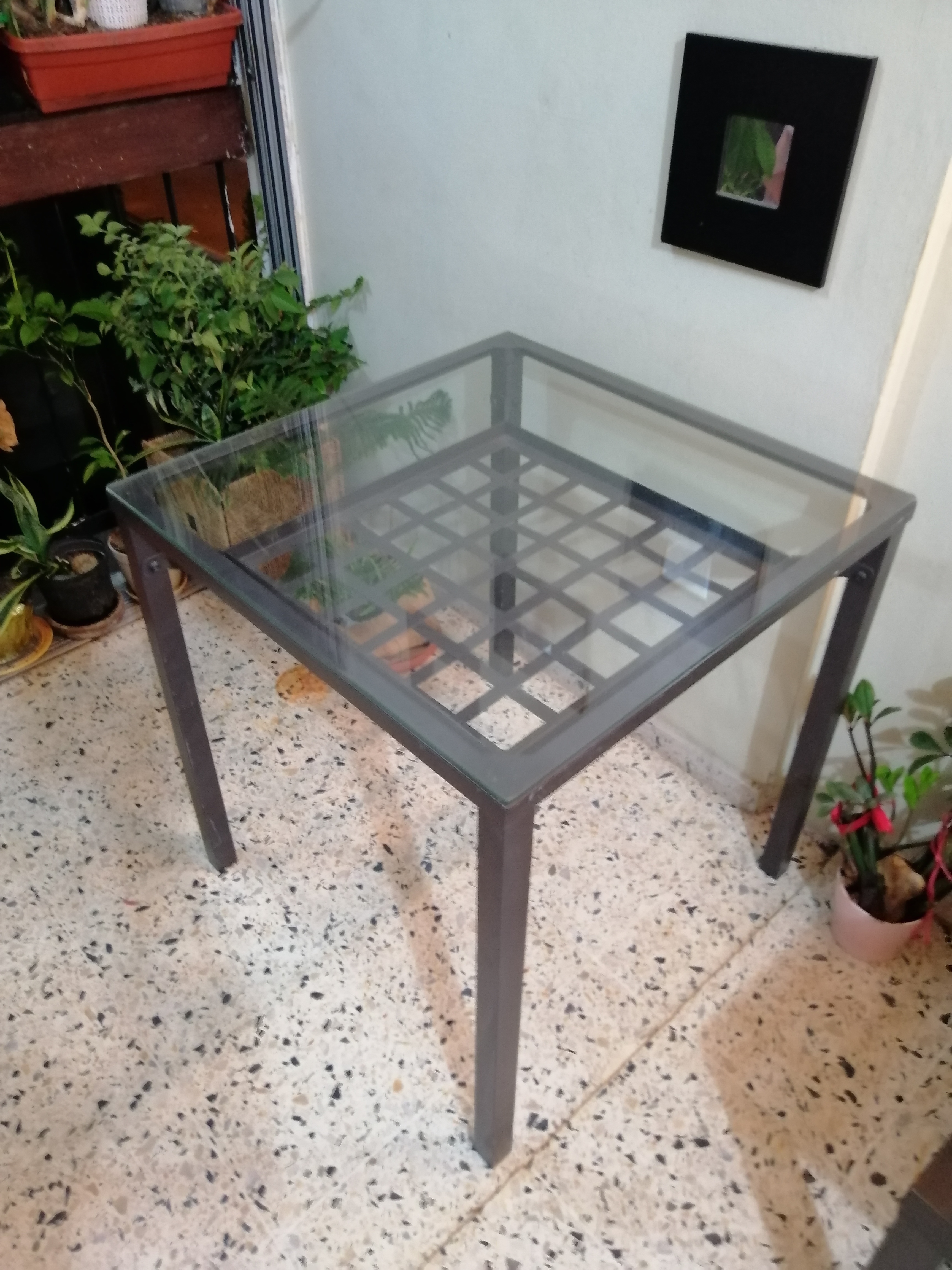 muebles y colchones - MESA IKEA DE HIERRO Y VIDRIO
COMO NUEVA