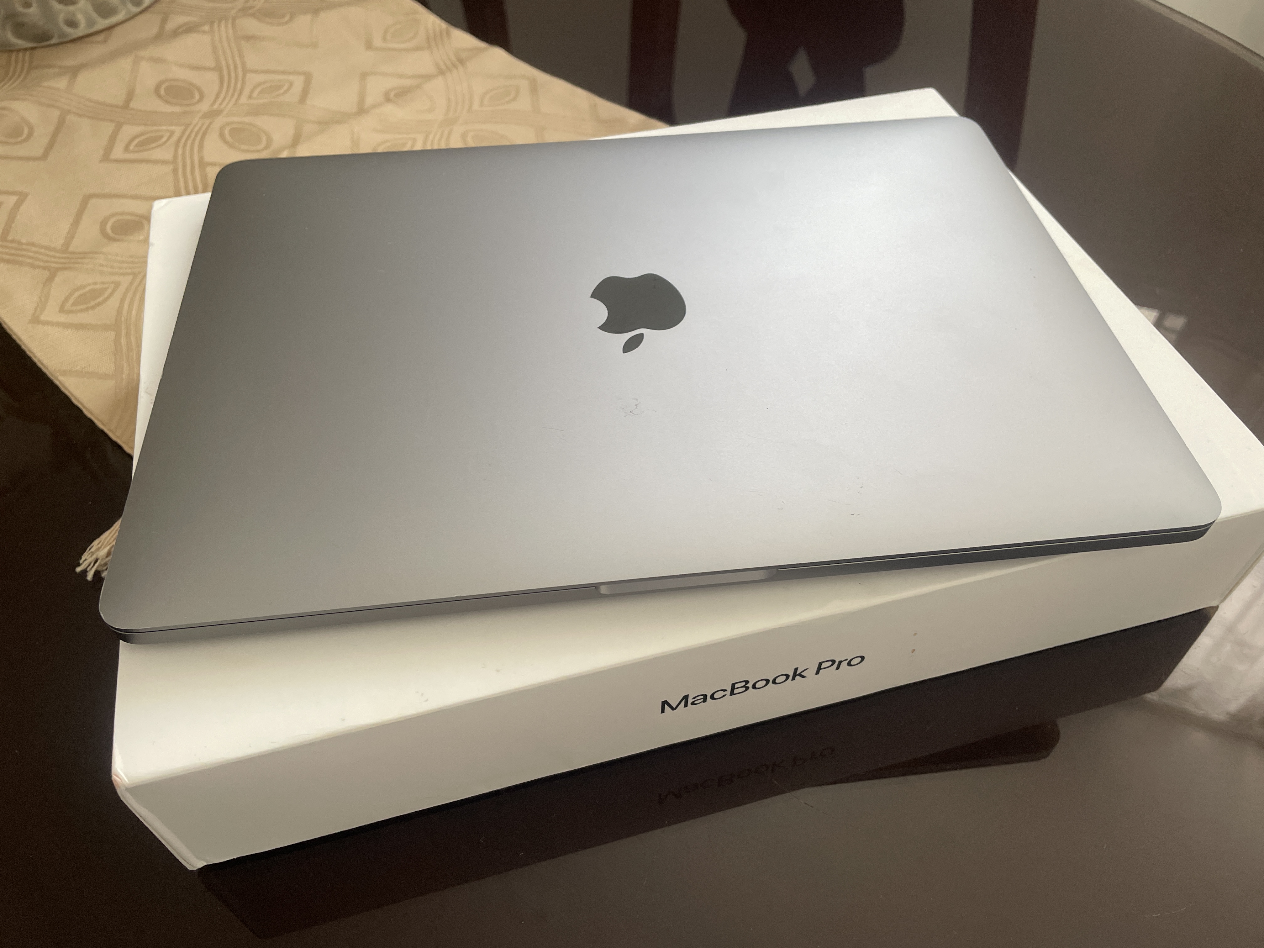 computadoras y laptops - MacBook Pro 13 2020 i5 2.0ghz, 16gb ram, 512 ssd 2