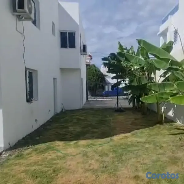 casas - VENDO casa en Av. Rep. de  Colombia detrás de La S 11