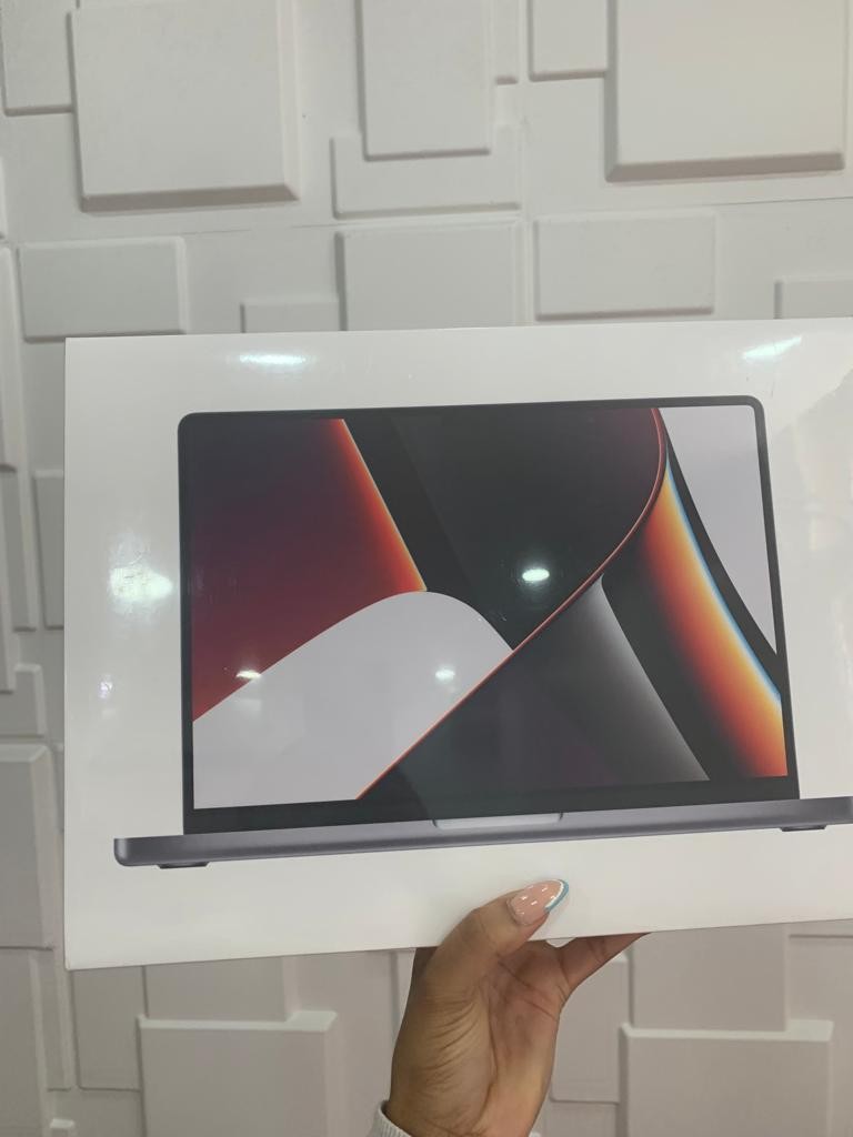 MacBook Pro 14-inch 2021 32gb RAM 1TB