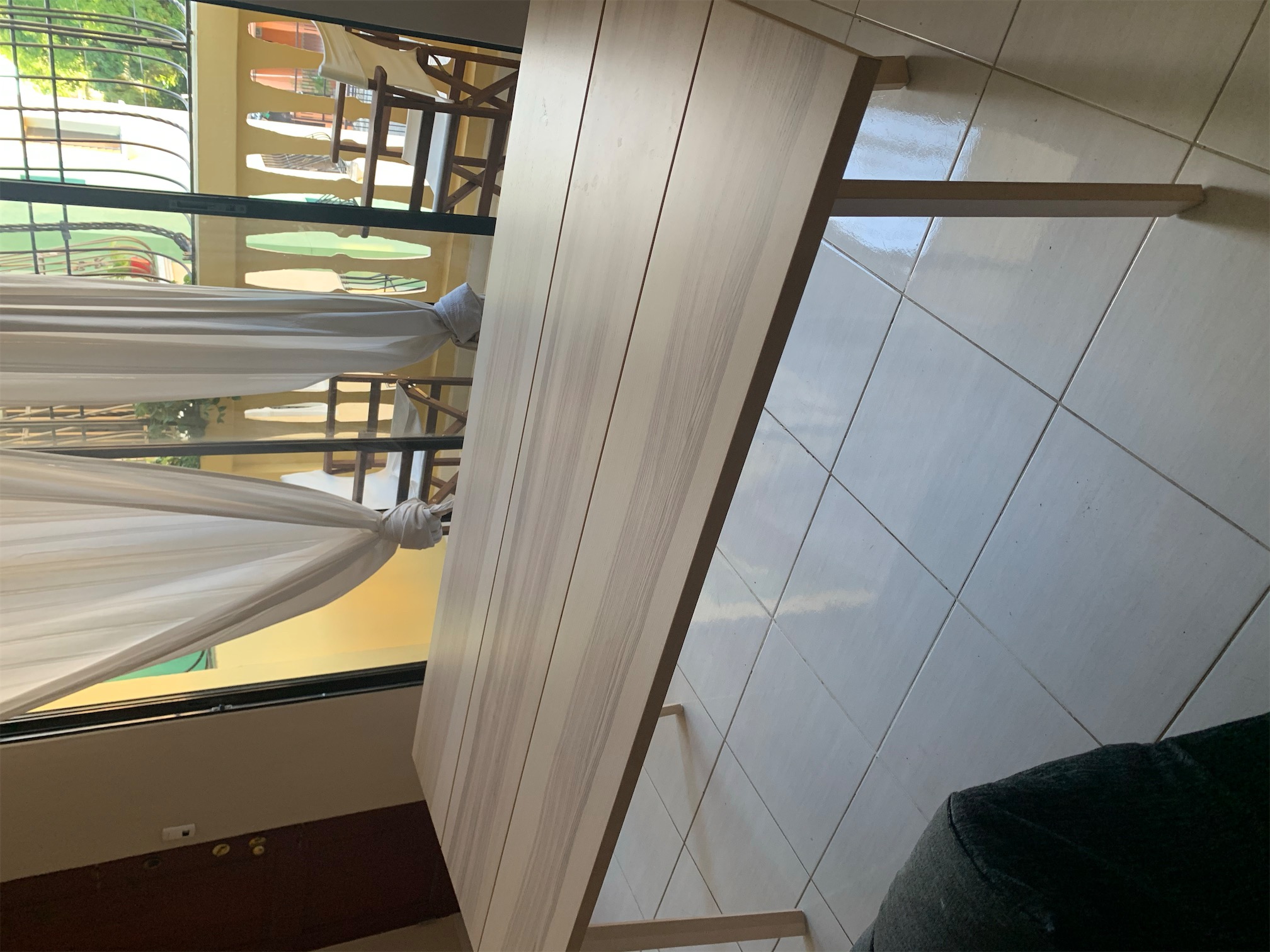 muebles y colchones - Mesa de comedor como nueva 2