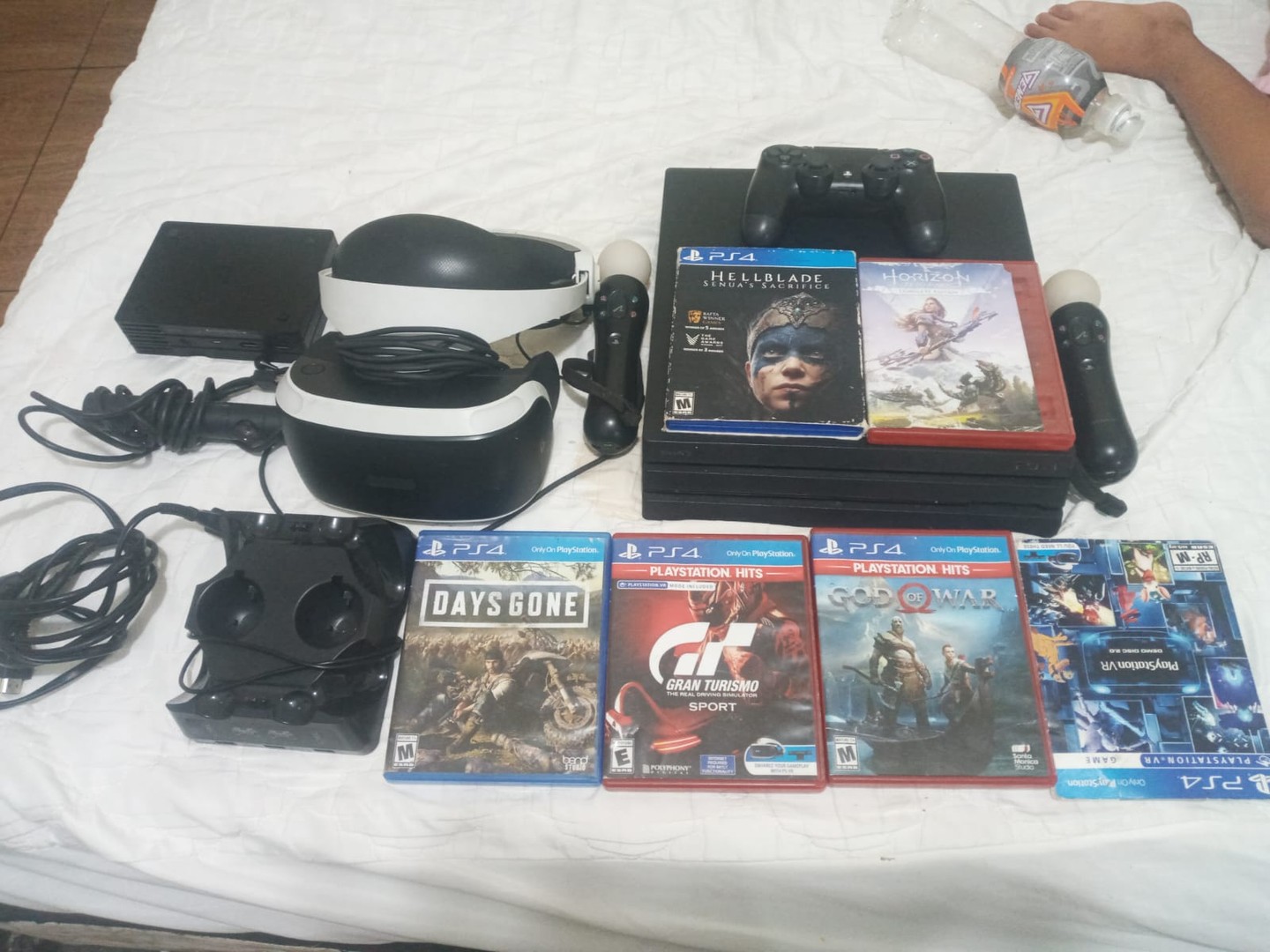 consolas y videojuegos - Ps4 pro con juego, 2 controles move con base de carga, psvr2 y logitech g27 