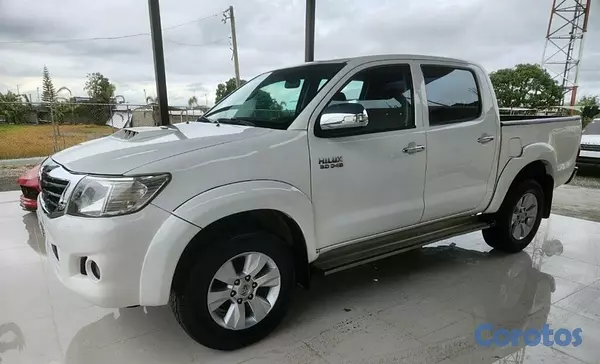 jeepetas y camionetas - 2013 Toyota Hilux SRV  5