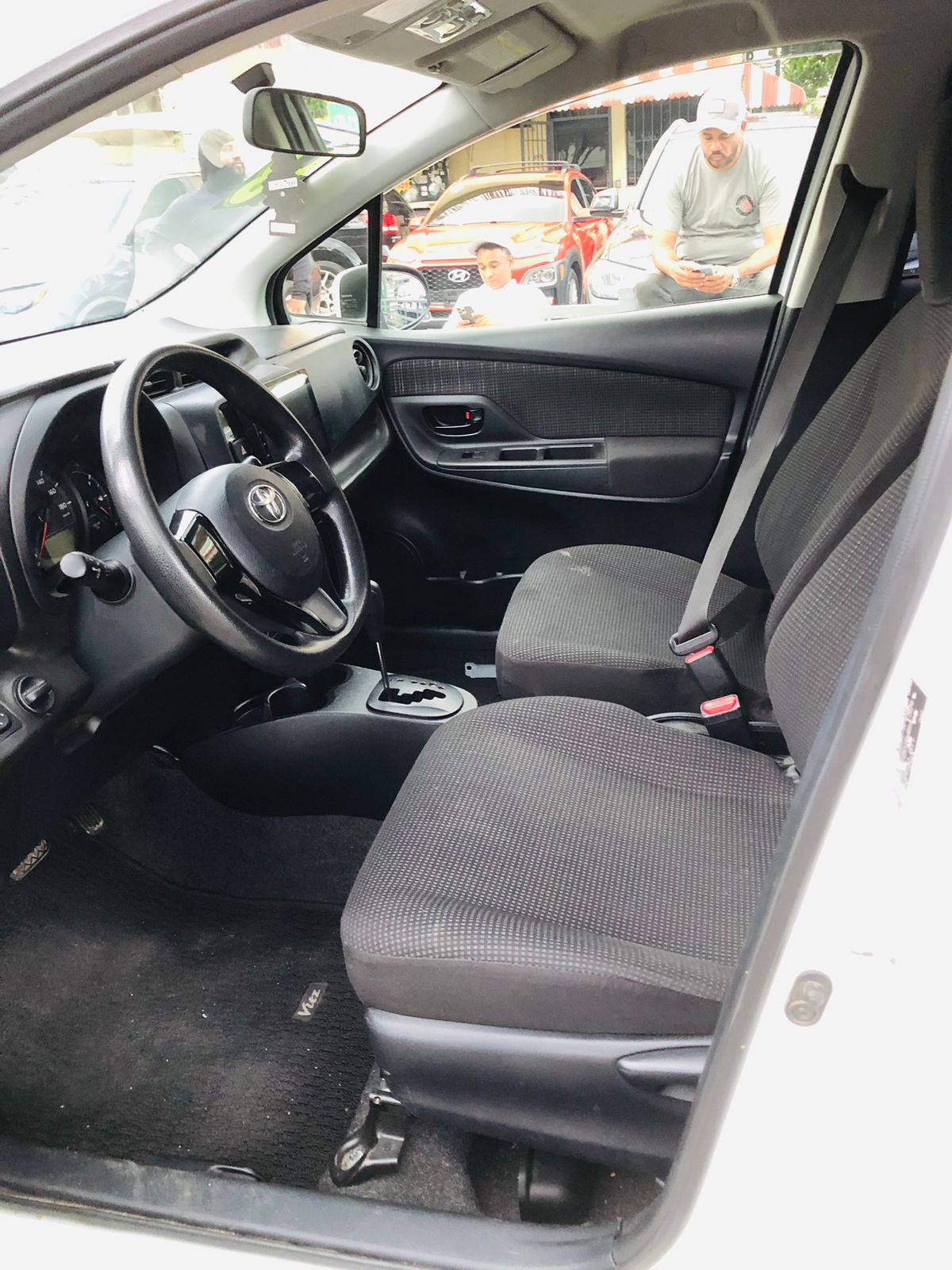 carros - TOYOTA VITZ  2018 8