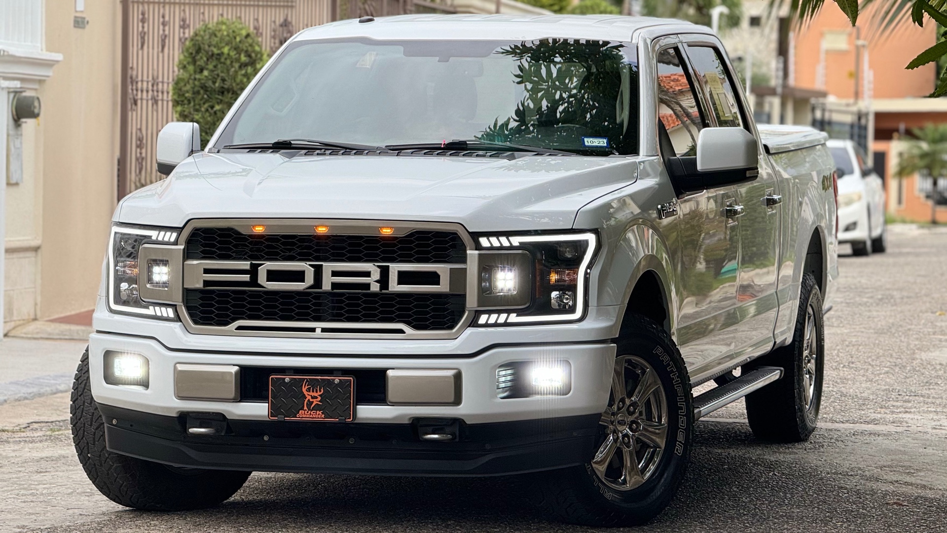 jeepetas y camionetas - Ford F150 XLT 2018 tracción trasera 4X4 Doble cabina 