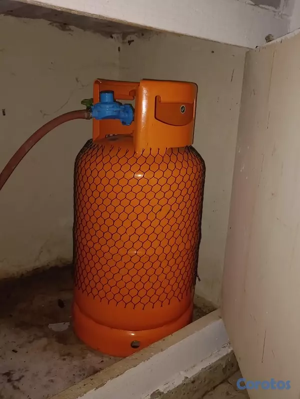 cocina - vendo estufa mesa  y tanque de gas como semi nuevo más 4 sillas plástica. 2