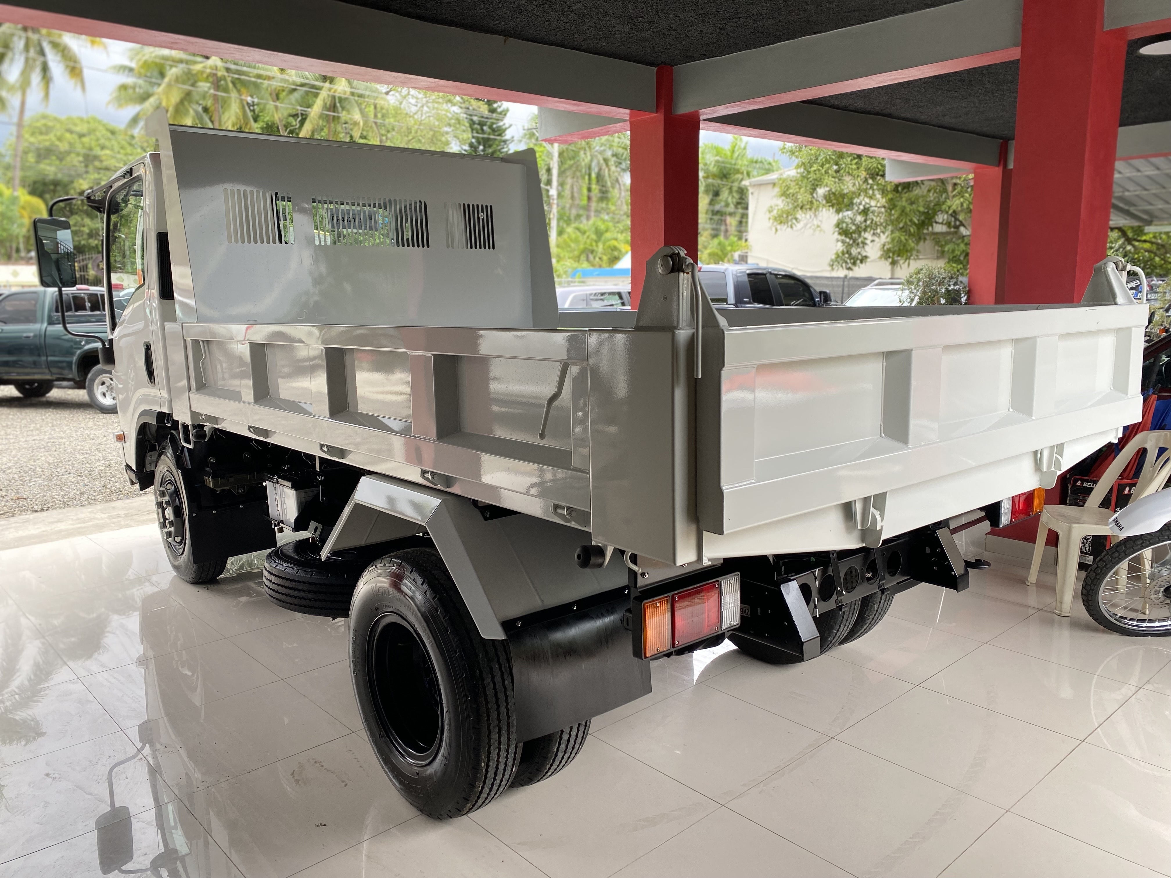 camiones y vehiculos pesados - ISUZU NPR 2025 VOLTEO 3