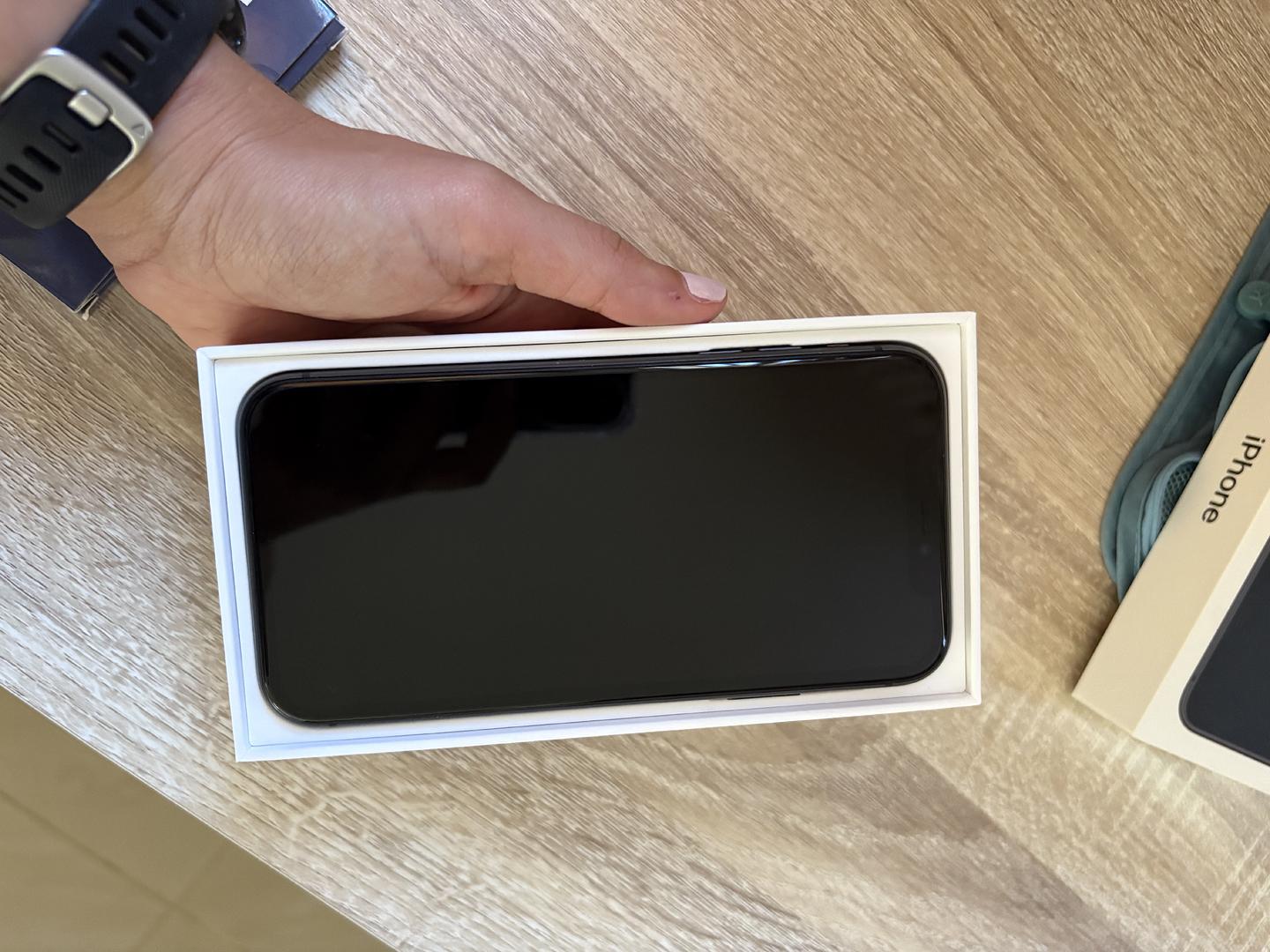 celulares y tabletas - Iphone negro 11 normal, 128gb, desbloqueado 1