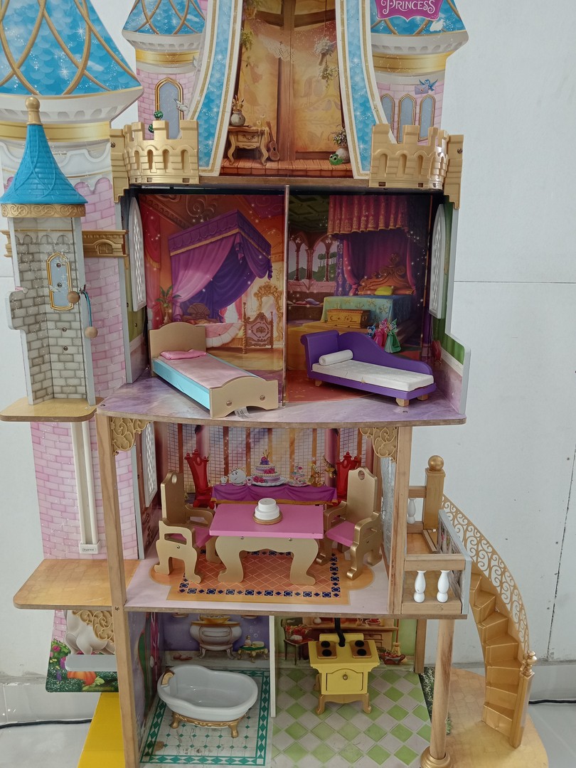 juguetes - Castillo de princesas con sus accesorios, y muñecas barbie se vende por separado 6