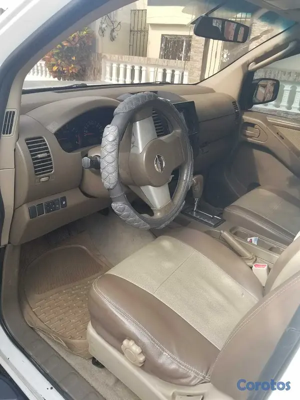 jeepetas y camionetas - Camioneta Nissan Navara 2009 8