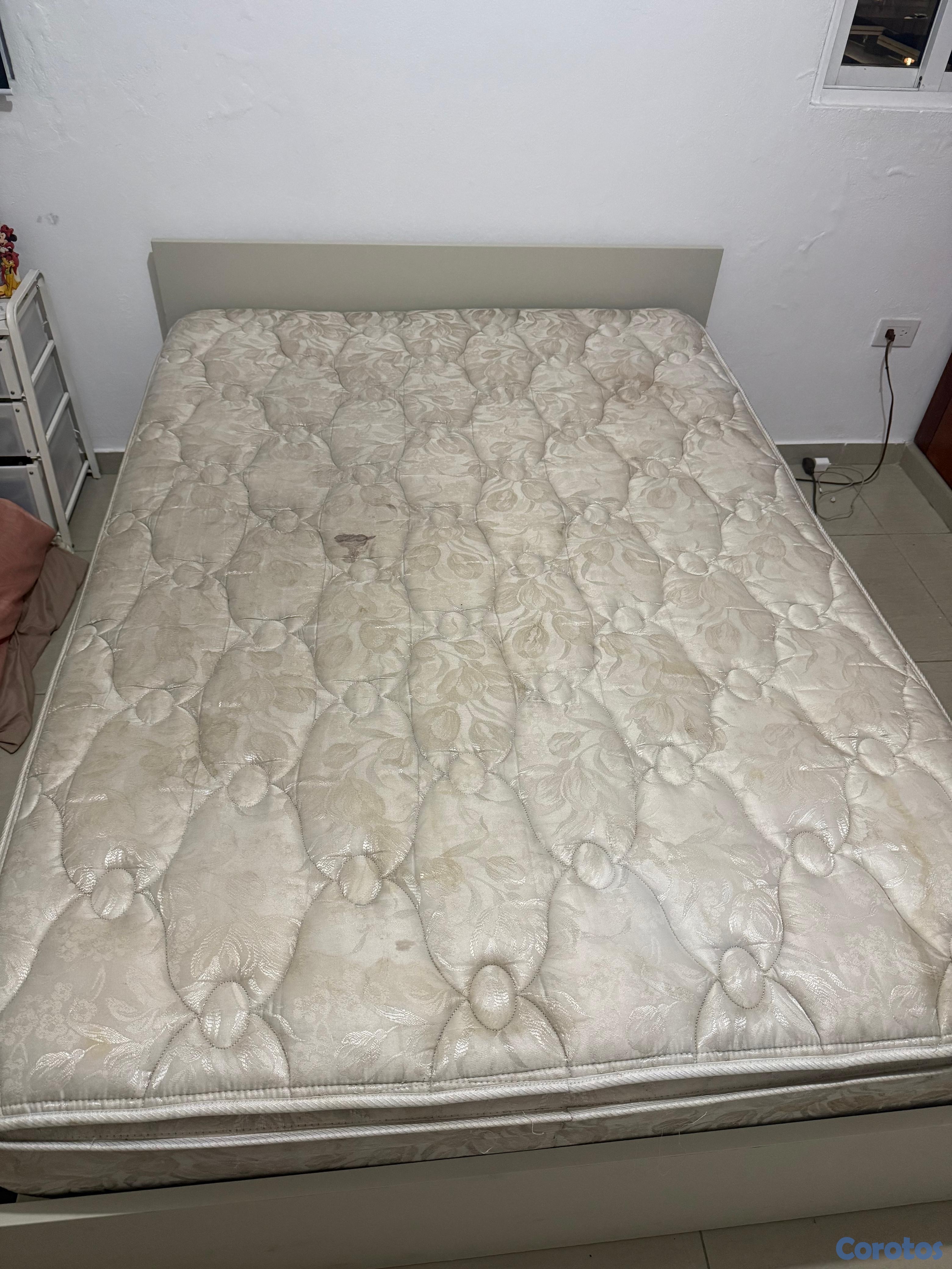 muebles y colchones - Cama Full, base de tablillas LURÕY, Blanco y colchon SERTAPEDIC 2