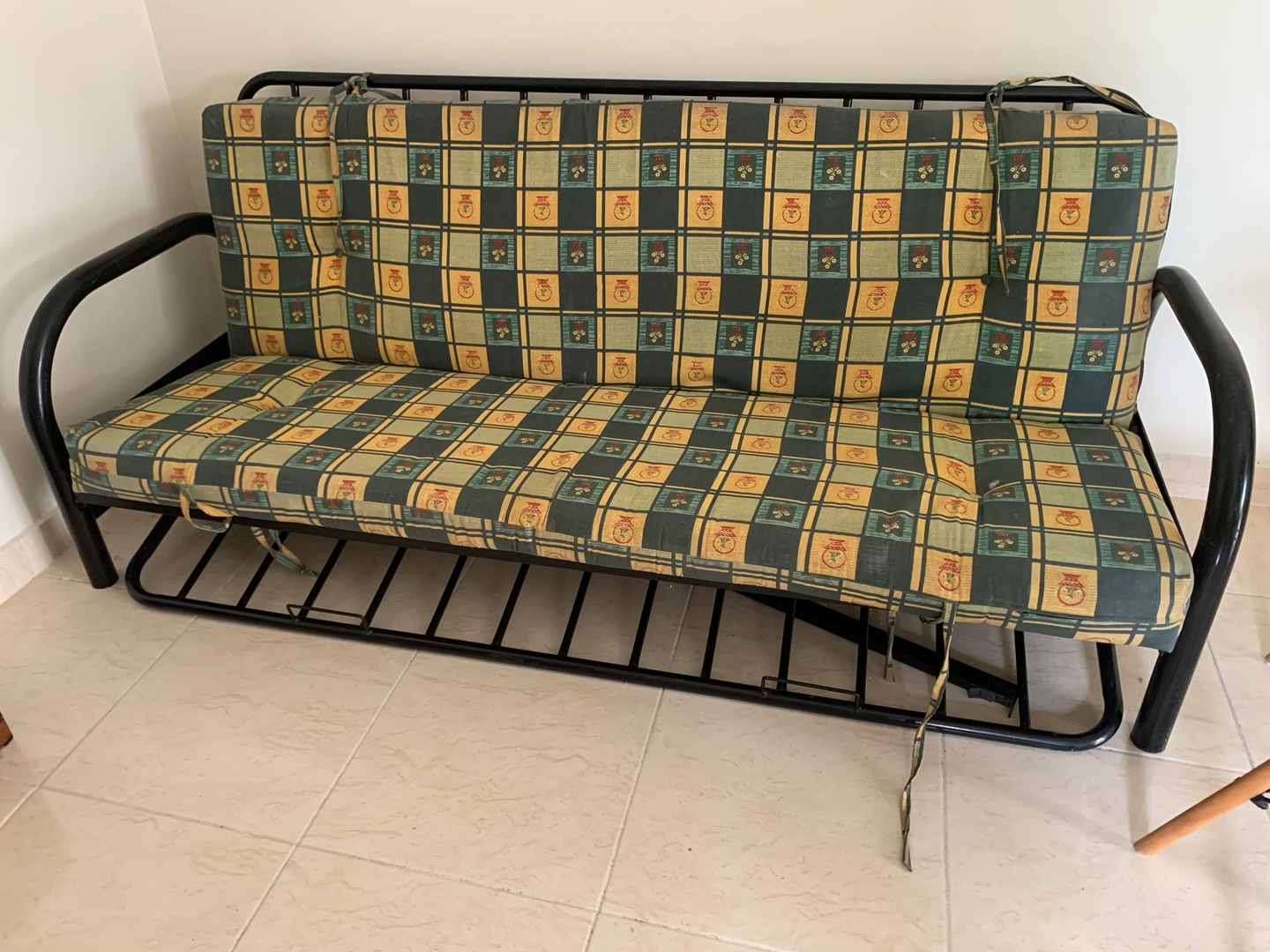 muebles y colchones - Vendo sofá cama de 2 plazas, cómodo y práctico 