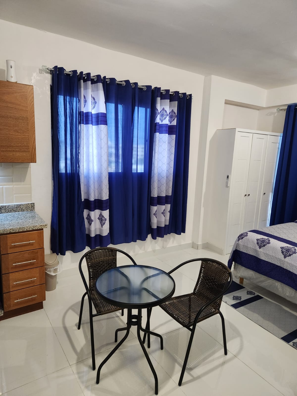 apartamentos - ALQUILO   O VENDO APARTAMENTO AMUEBLADO  4