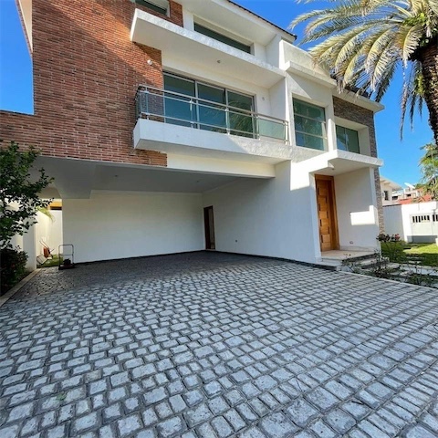 casas - casa en el Distrito Nacional Santo Domingo céntrico de 488mts 0