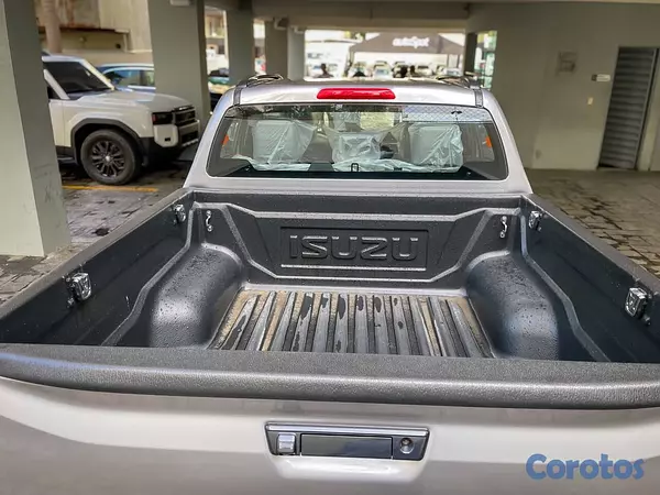 jeepetas y camionetas - Isuzu DMAX LS 2026 8