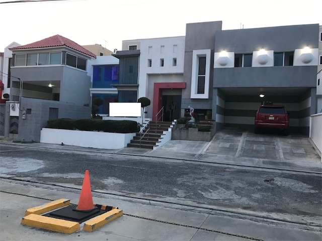 oficinas y locales comerciales - En venta clínica de Cirugía de Estética Habilitada ubicada en el centro 