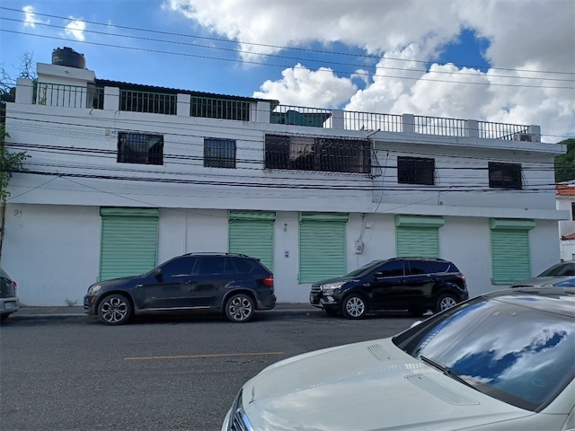oficinas y locales comerciales - Alquiler de dos locales comerciales. Manganagua. A una esquina de Av.Privada. 