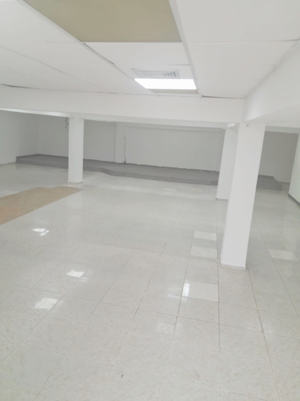 oficinas y locales comerciales - Local céntrico en Evaristo  1