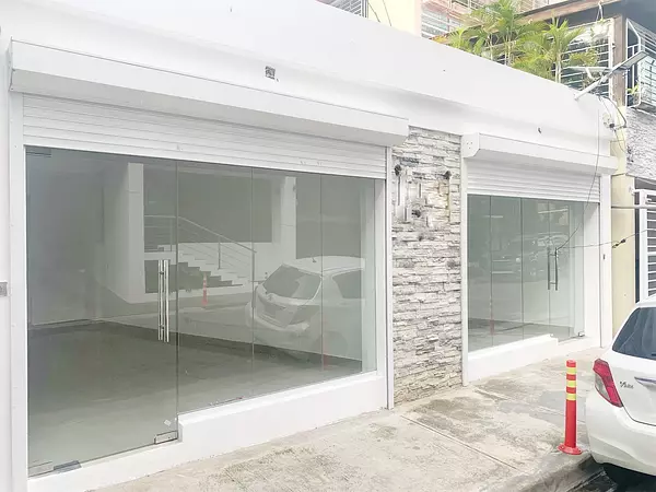 oficinas y locales comerciales - Local en primer nivel céntrico  2