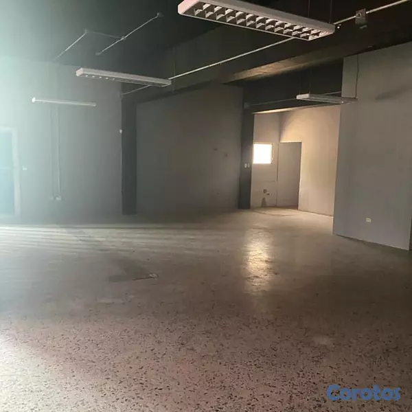 oficinas y locales comerciales - ALQUILO AMPLIO LOCAL COMERCIAL EN GAZCUE 4