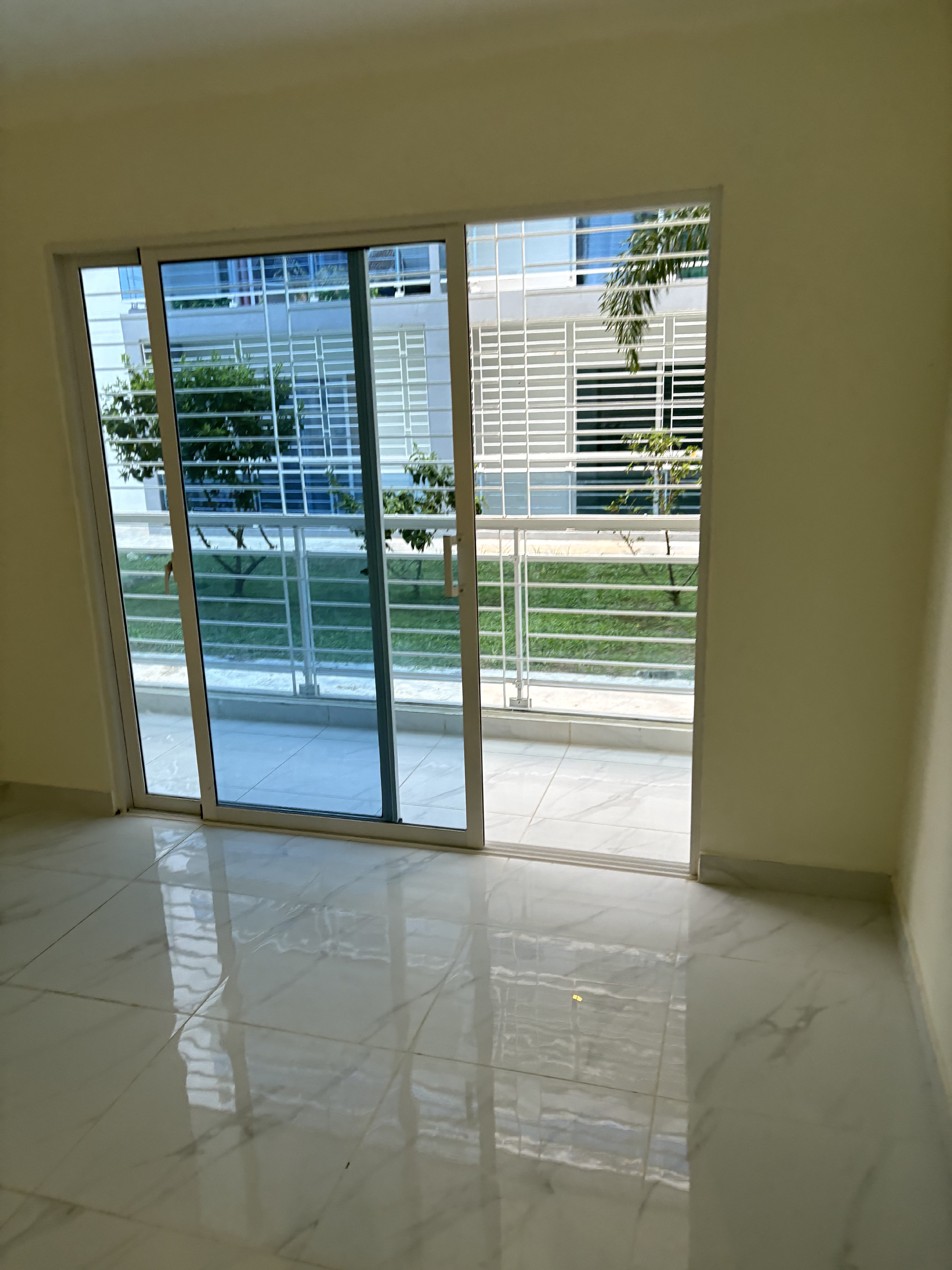 apartamentos - aptos 3 hab. 2 baños un parqueo Res. Las cayenas 7, no extranjeros  2