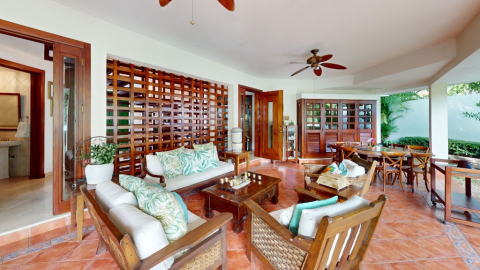 casas - Se vende casa en Cuesta Hermosa Il 
U$S495,000

Descripción
Casa de 
3 Habitacio 8