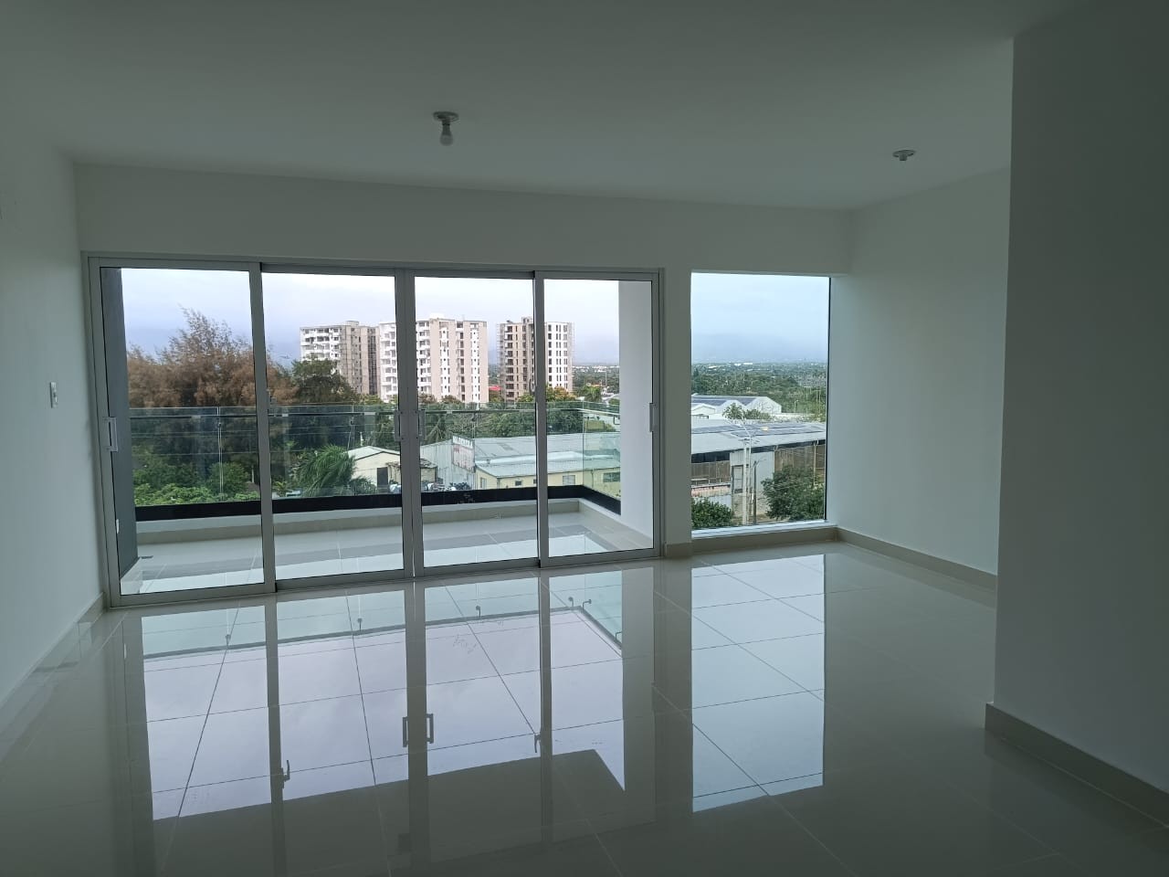 apartamentos - Hermoso Apartamento 6to Nivel Disponible en Jardines del Sur  8