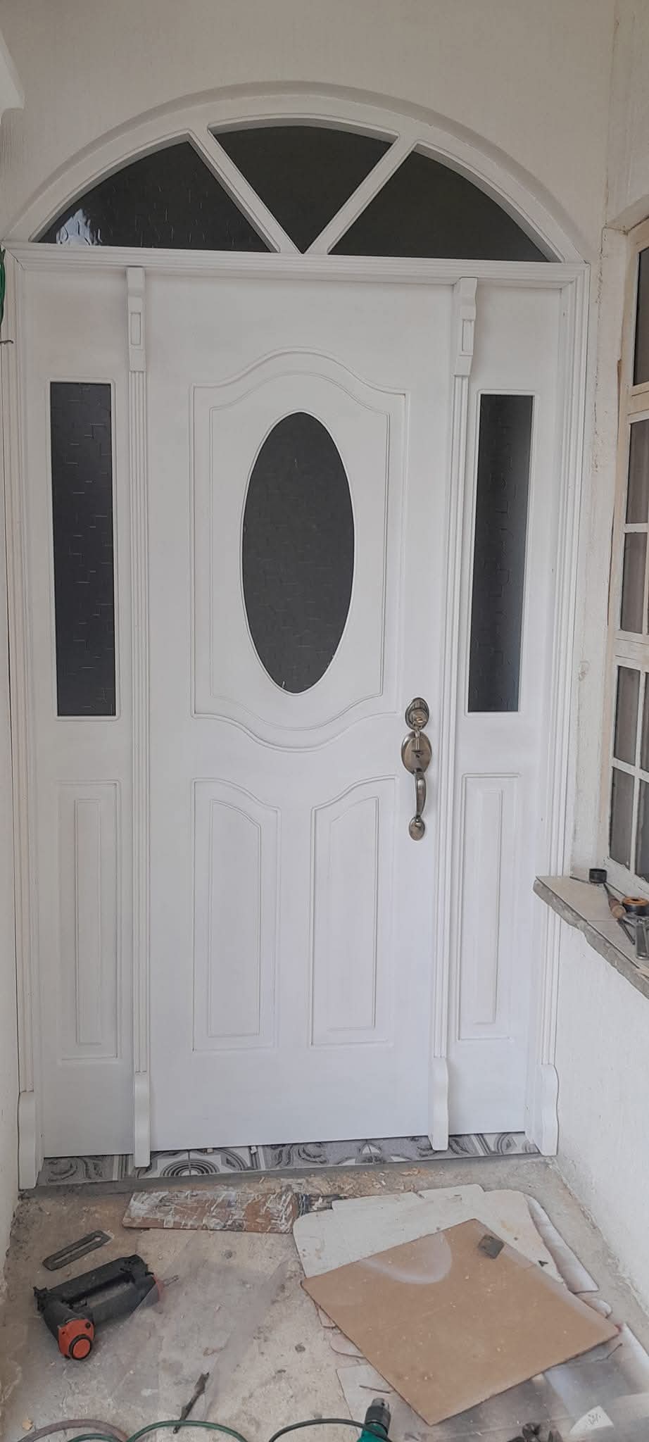 muebles y colchones - Puerta principal en color blanco 🤍  0
