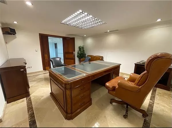 oficinas y locales comerciales - Local en Naco Amplio 3