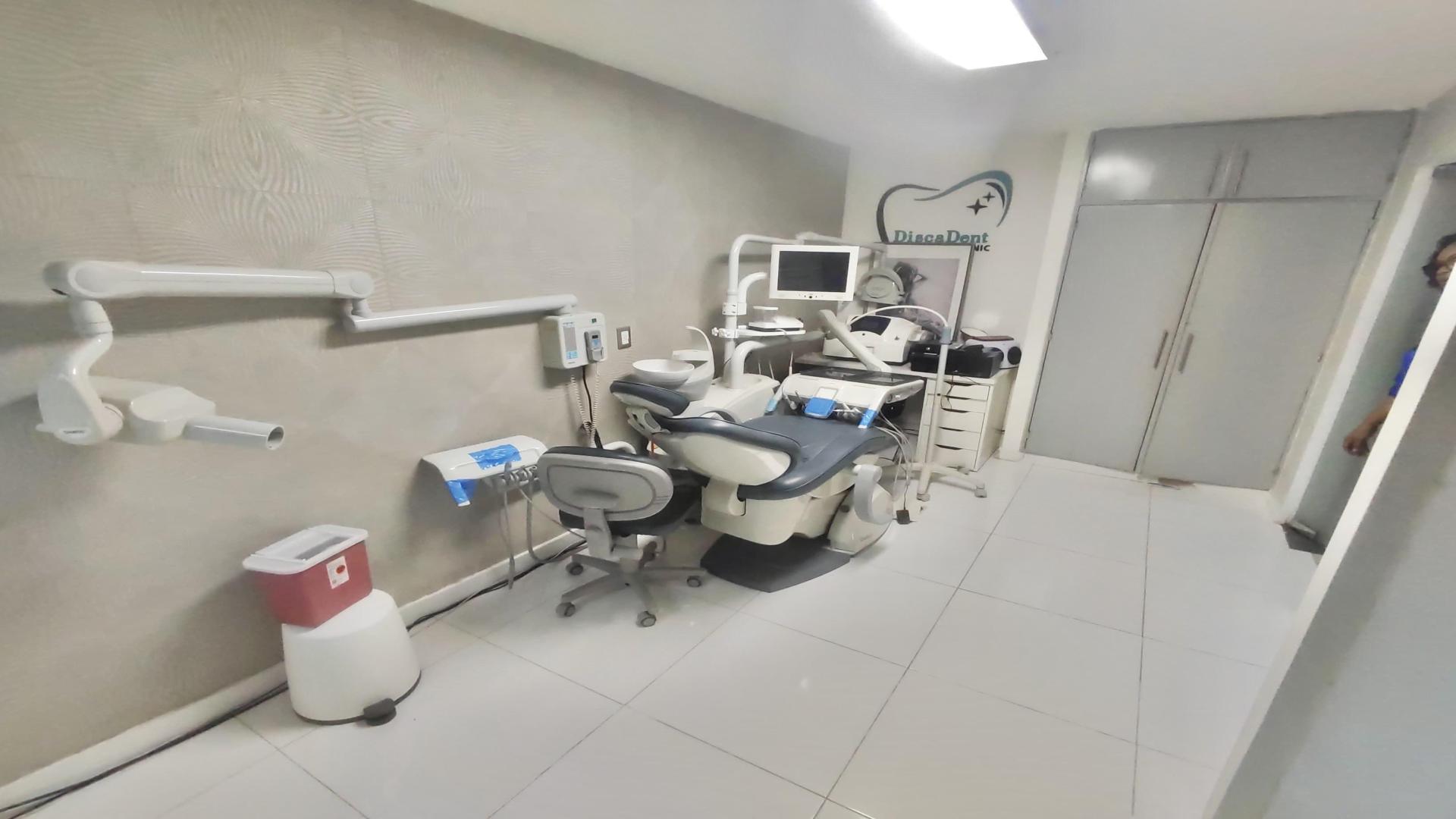 oficinas y locales comerciales - Consultorio Odontológico Equipado en Naco 2