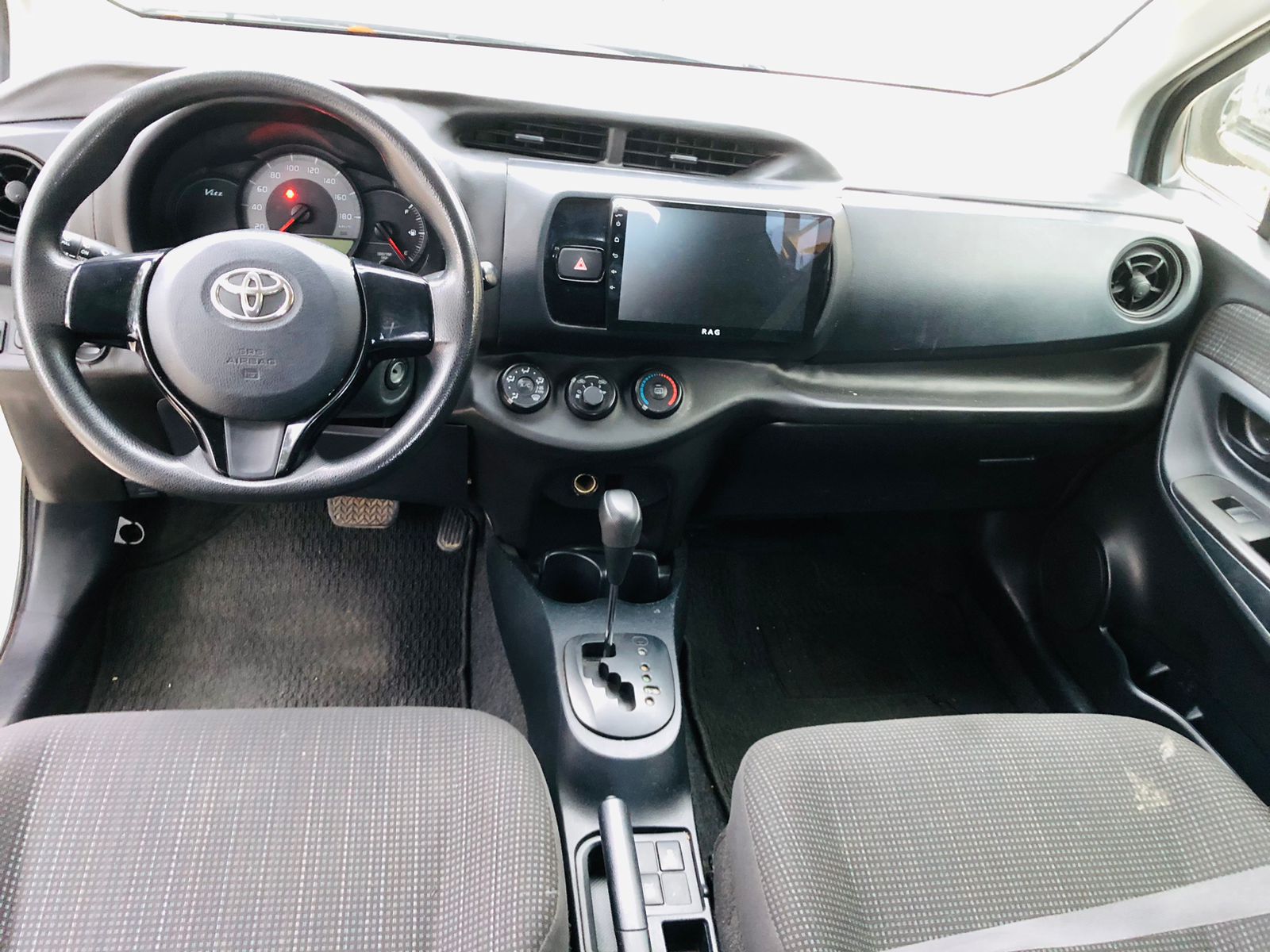 carros - TOYOTA VITZ  2018 9