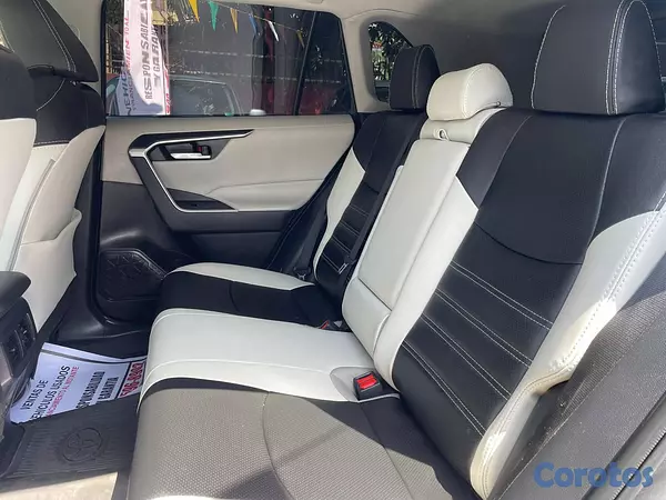 jeepetas y camionetas - Toyota Rav4 XLE 2025 Recien Importada 8