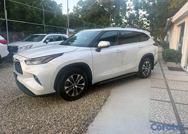 jeepetas y camionetas - Toyota higlander xle 2022 clean carfax  10