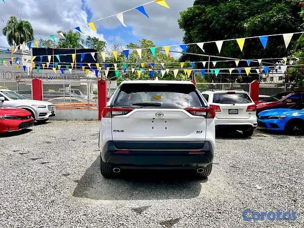 jeepetas y camionetas - Toyota Rav4 XLE 2023 Recien Importada 5
