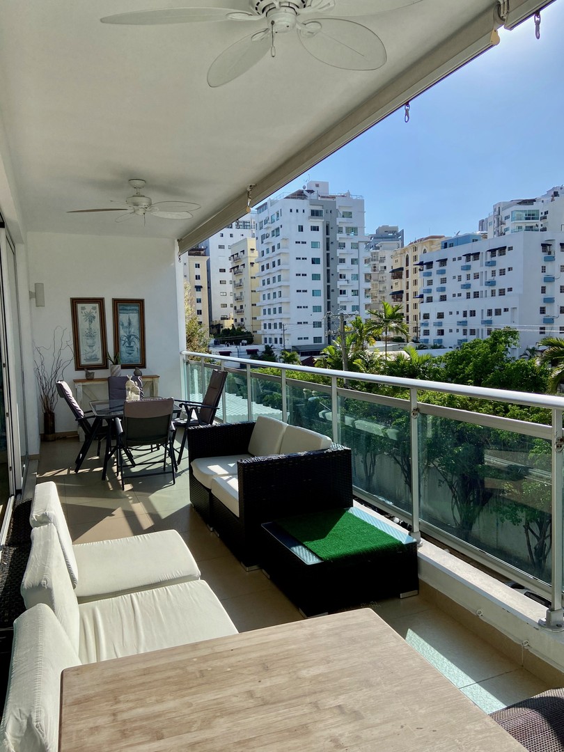 apartamentos - Naco torre familiar 310m2 3 habitaciones 3.5 banos 3 parqueos balcon