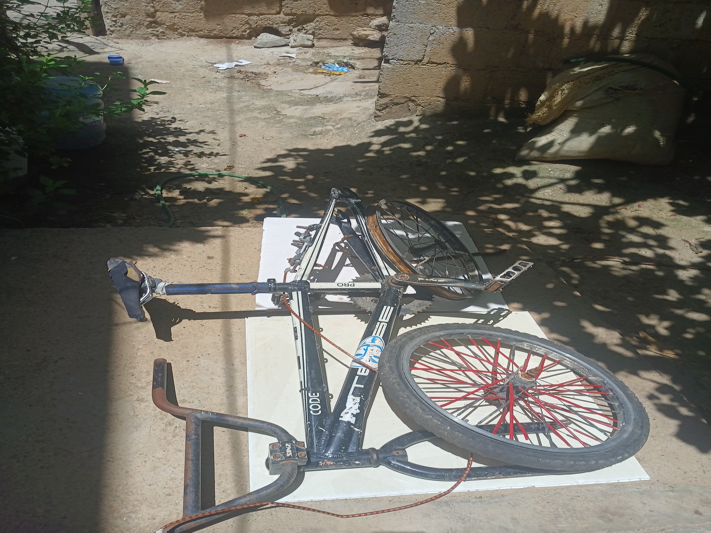 bicicletas y accesorios - Cuadro de dos bicicletas code intence expert pro 20  con sus dos aros originales 5