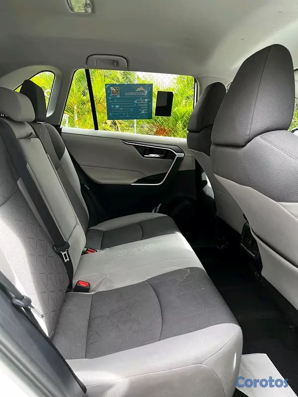 jeepetas y camionetas - Toyota rav4 2021 xle clean carfax  8