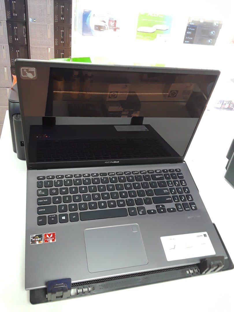 computadoras y laptops - Laptop Asus VivoBook F512D R564DA-UH72T 2