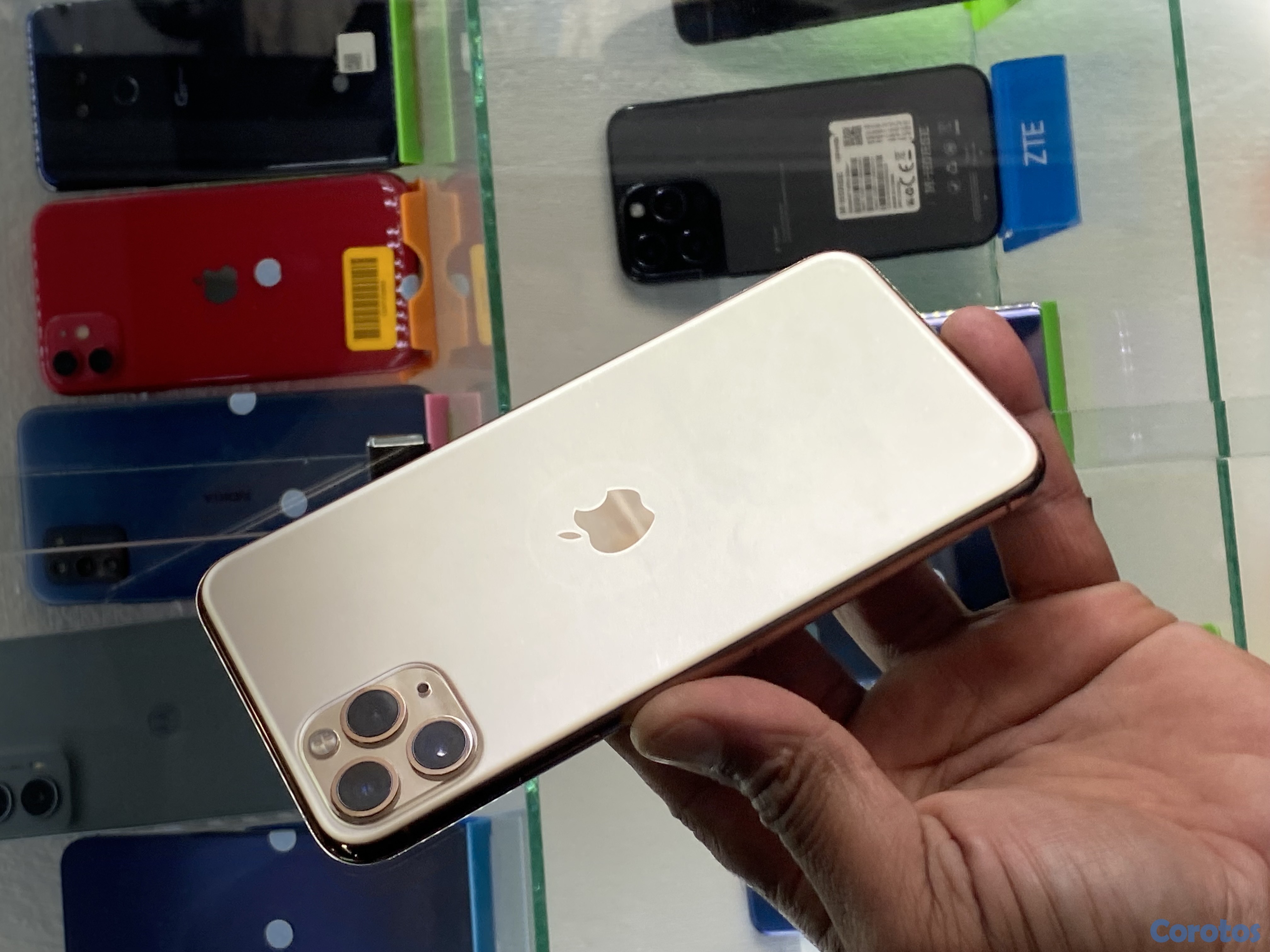 celulares y tabletas - iPhone 11 Pro Max  3