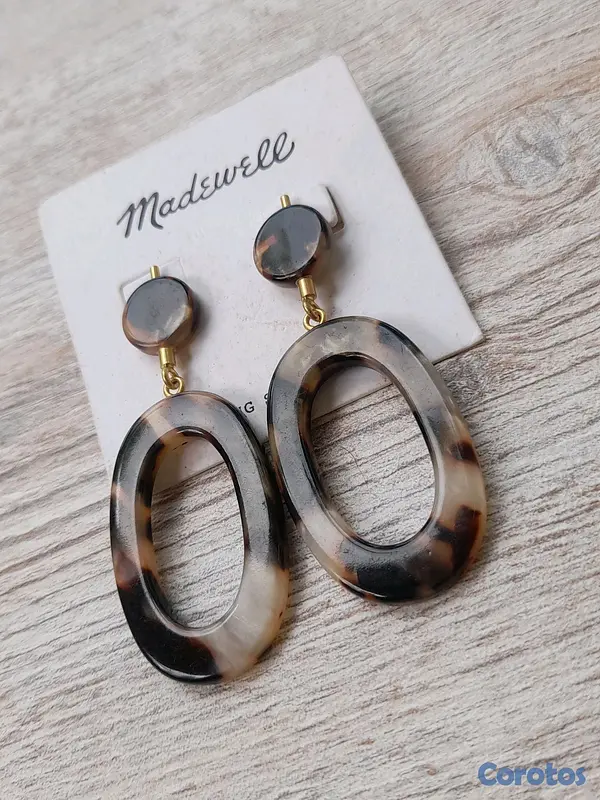 joyas, relojes y accesorios - Se Vende Aretes marrones en animal print  5