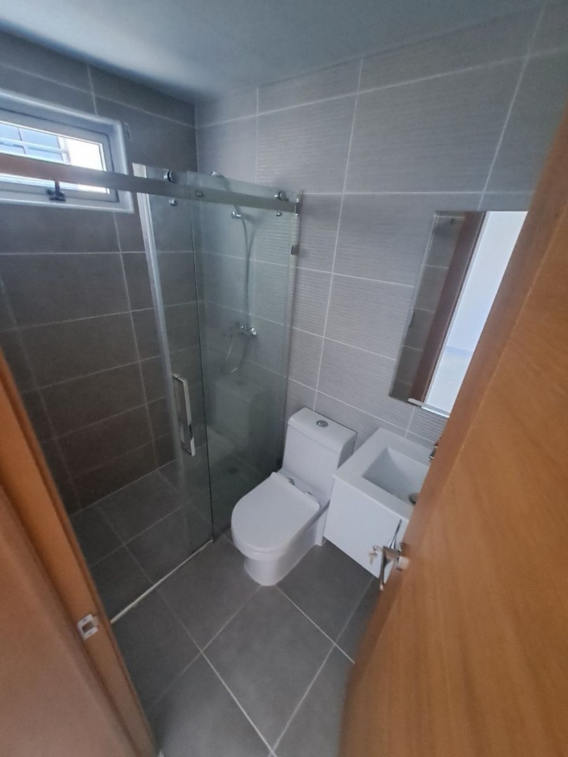apartamentos - Apartamento Nuevo 2do piso con terraza en  Evaristo  Morales  4
