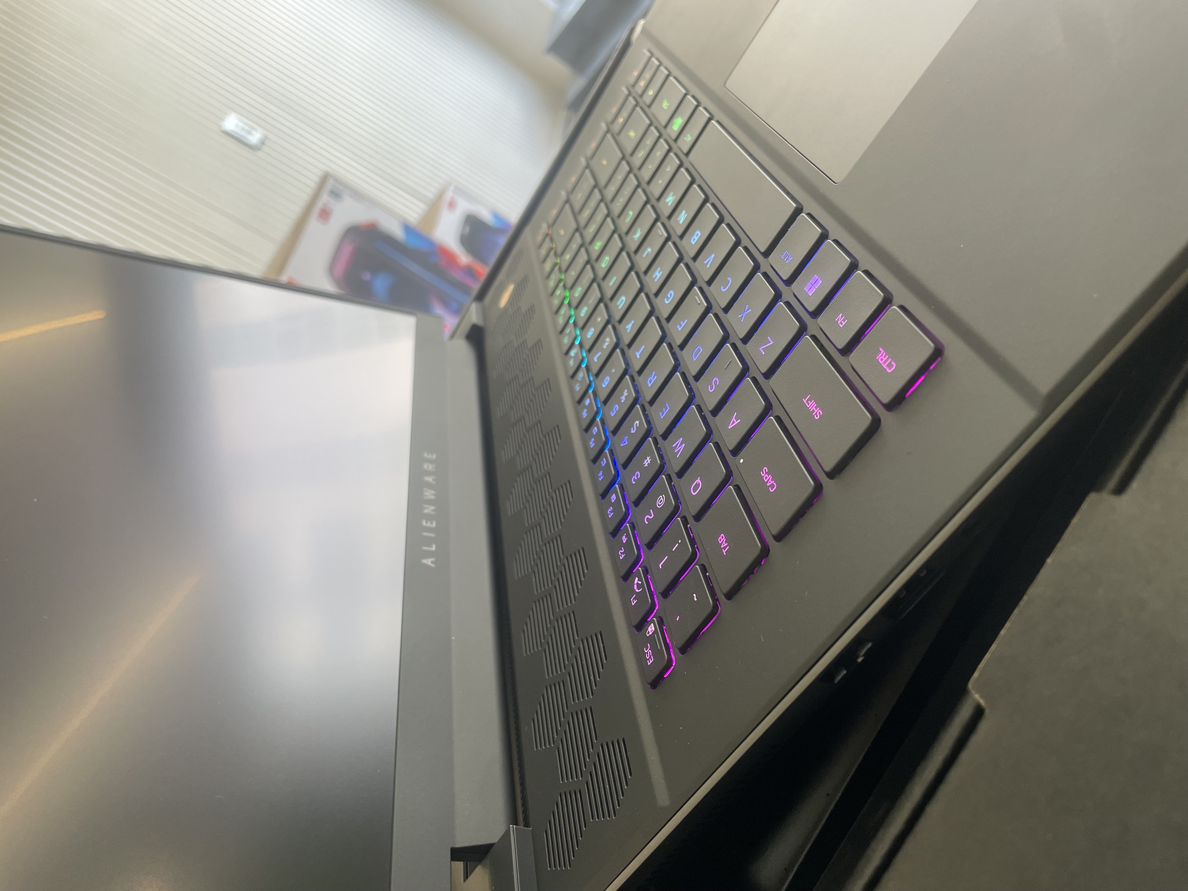 computadoras y laptops - LAPTOP ALIENWARE 13th generación INTEL CORE i7 RTX 4070 16Gb de ram 1Tb SSD 3